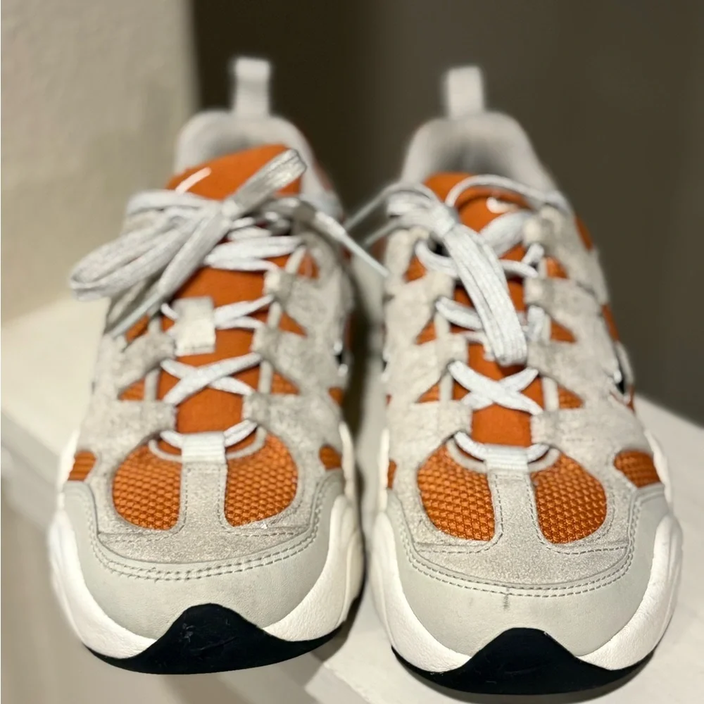 Nike Tech Hera Monarch Light Bone W Shoes Womens Size 5 DR9761-800